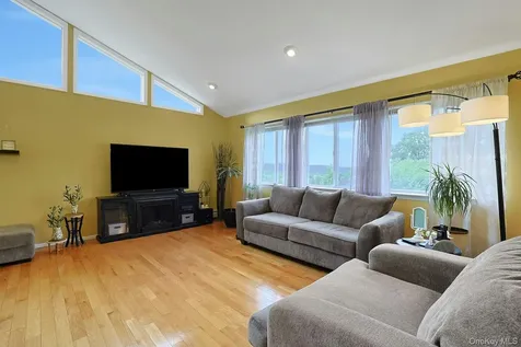 12 Louis Donato Drive Garnerville NY 10923