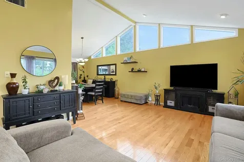 12 Louis Donato Drive Garnerville NY 10923