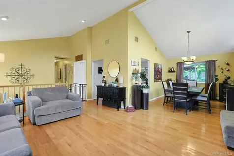 12 Louis Donato Drive Garnerville NY 10923