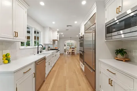 202 Rock Creek Lane Scarsdale NY 10583