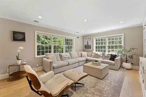 202 Rock Creek Lane Scarsdale NY 10583