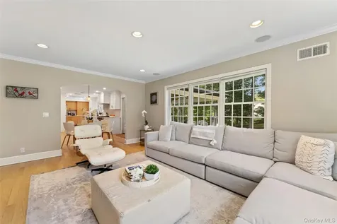 202 Rock Creek Lane Scarsdale NY 10583
