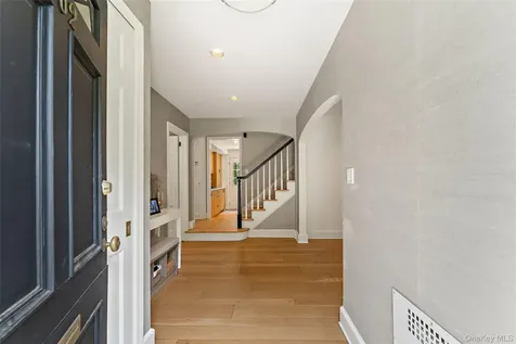 202 Rock Creek Lane Scarsdale NY 10583