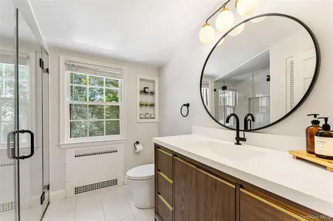 202 Rock Creek Lane Scarsdale NY 10583
