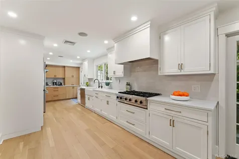 202 Rock Creek Lane Scarsdale NY 10583
