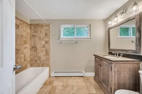 4 Hale Lane Coram NY 11727