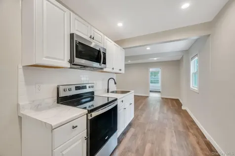 4 Hale Lane Coram NY 11727