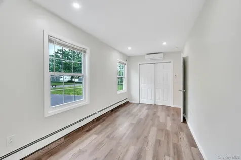 4 Hale Lane Coram NY 11727