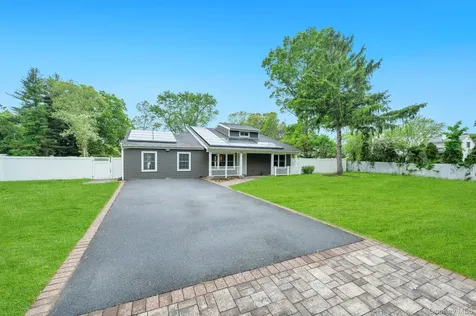 4 Hale Lane Coram NY 11727