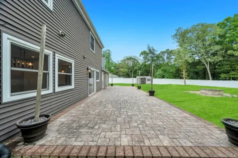 4 Hale Lane Coram NY 11727