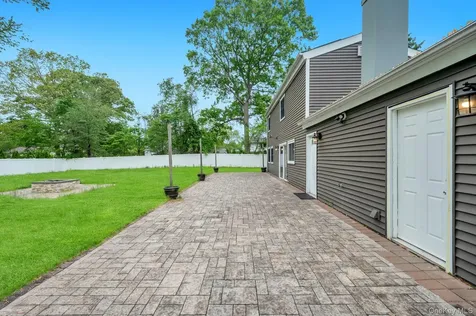 4 Hale Lane Coram NY 11727