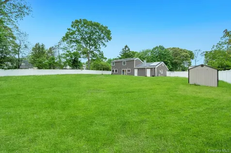 4 Hale Lane Coram NY 11727