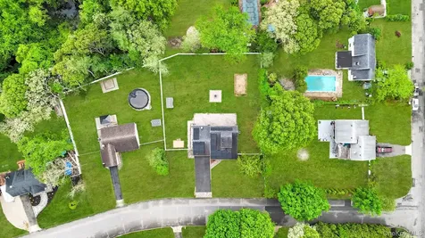 4 Hale Lane Coram NY 11727