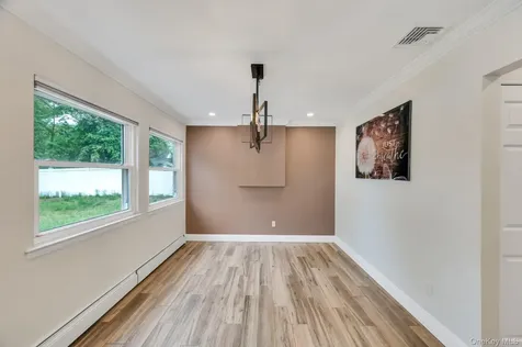 4 Hale Lane Coram NY 11727
