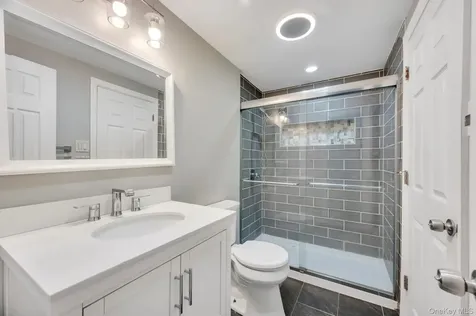 4 Hale Lane Coram NY 11727