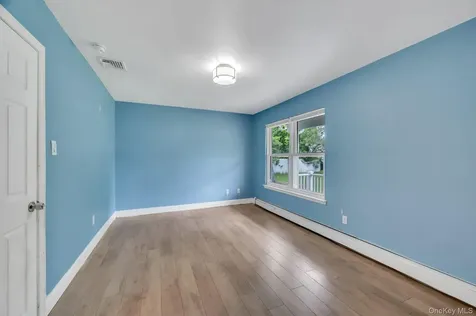 4 Hale Lane Coram NY 11727
