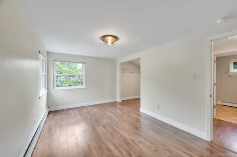4 Hale Lane Coram NY 11727
