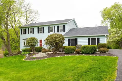 5 Rolling Green Lane Wappingers Falls NY 12590