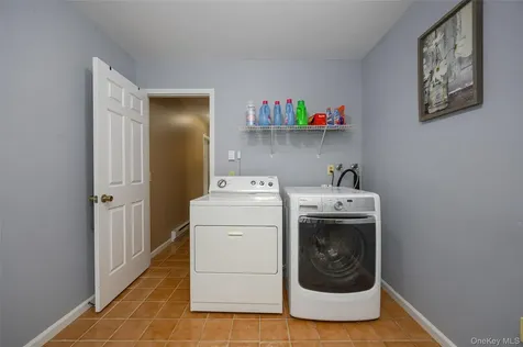 5 Rolling Green Lane Wappingers Falls NY 12590