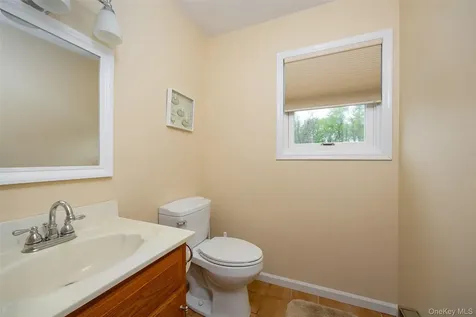 5 Rolling Green Lane Wappingers Falls NY 12590