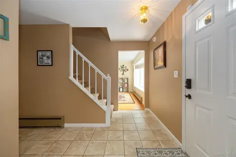 5 Rolling Green Lane Wappingers Falls NY 12590