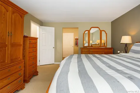 5 Rolling Green Lane Wappingers Falls NY 12590