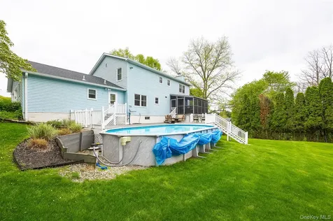 5 Rolling Green Lane Wappingers Falls NY 12590
