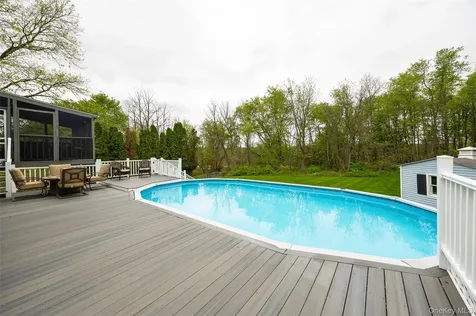 5 Rolling Green Lane Wappingers Falls NY 12590