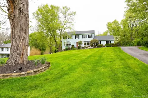 5 Rolling Green Lane Wappingers Falls NY 12590