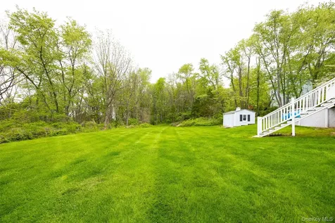 5 Rolling Green Lane Wappingers Falls NY 12590
