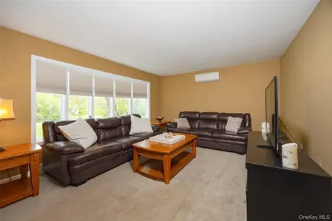 5 Rolling Green Lane Wappingers Falls NY 12590