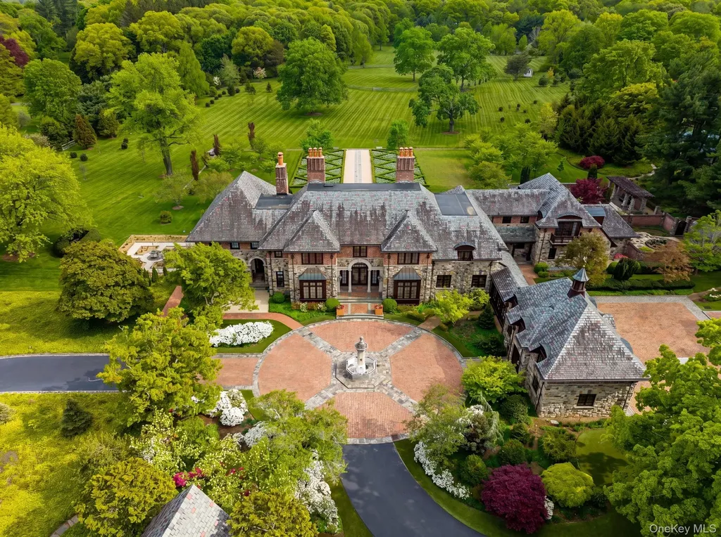 1 Applewood Estate Upper Brookville NY 11545