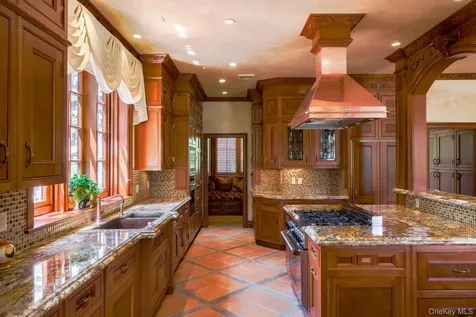 1 Applewood Estate Upper Brookville NY 11545