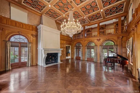 1 Applewood Estate Upper Brookville NY 11545