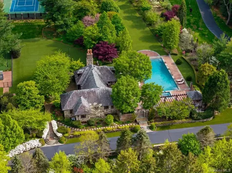 1 Applewood Estate Upper Brookville NY 11545