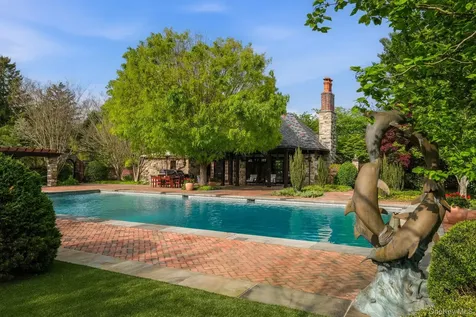 1 Applewood Estate Upper Brookville NY 11545