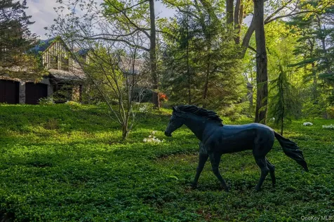 1 Applewood Estate Upper Brookville NY 11545