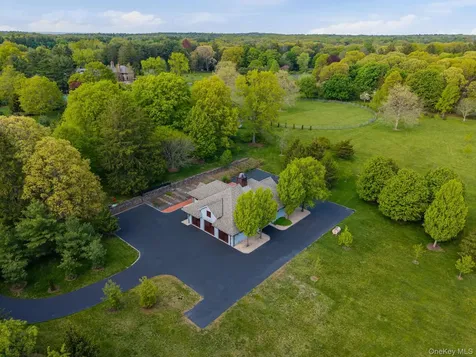 1 Applewood Estate Upper Brookville NY 11545