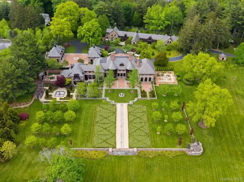 1 Applewood Estate Upper Brookville NY 11545