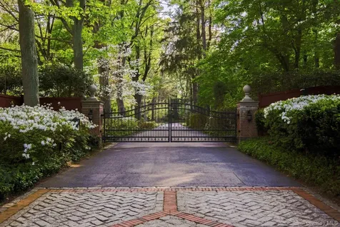1 Applewood Estate Upper Brookville NY 11545