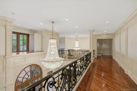 1 Applewood Estate Upper Brookville NY 11545