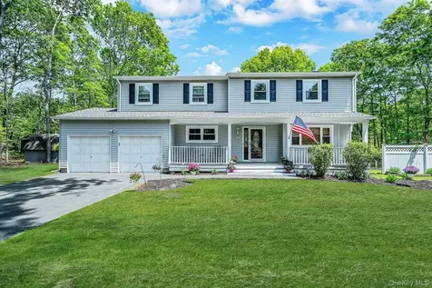 17 Barbara Anne Street Manorville NY 11949