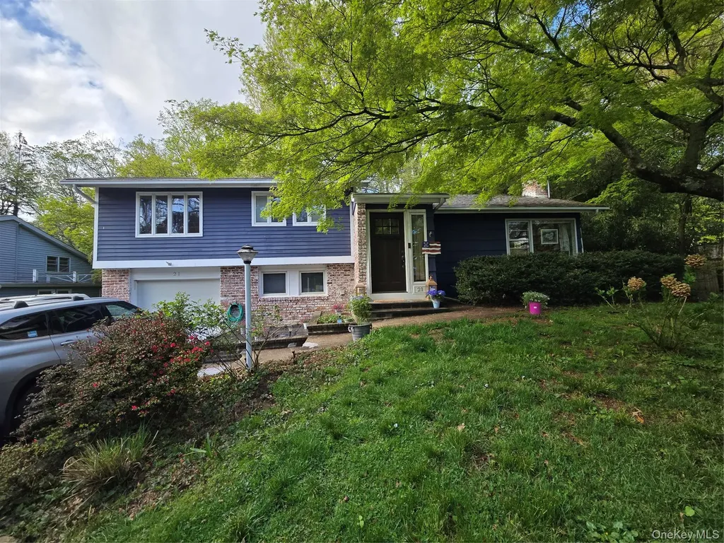21 Woodridge Lane Sea Cliff NY 11579