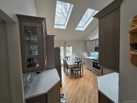 21 Woodridge Lane Sea Cliff NY 11579
