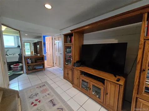 21 Woodridge Lane Sea Cliff NY 11579