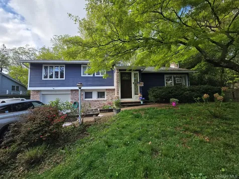 21 Woodridge Lane Sea Cliff NY 11579