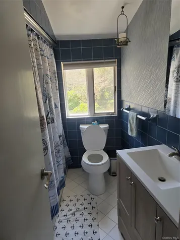 21 Woodridge Lane Sea Cliff NY 11579