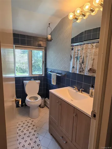 21 Woodridge Lane Sea Cliff NY 11579