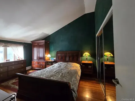 21 Woodridge Lane Sea Cliff NY 11579