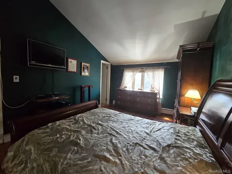 21 Woodridge Lane Sea Cliff NY 11579